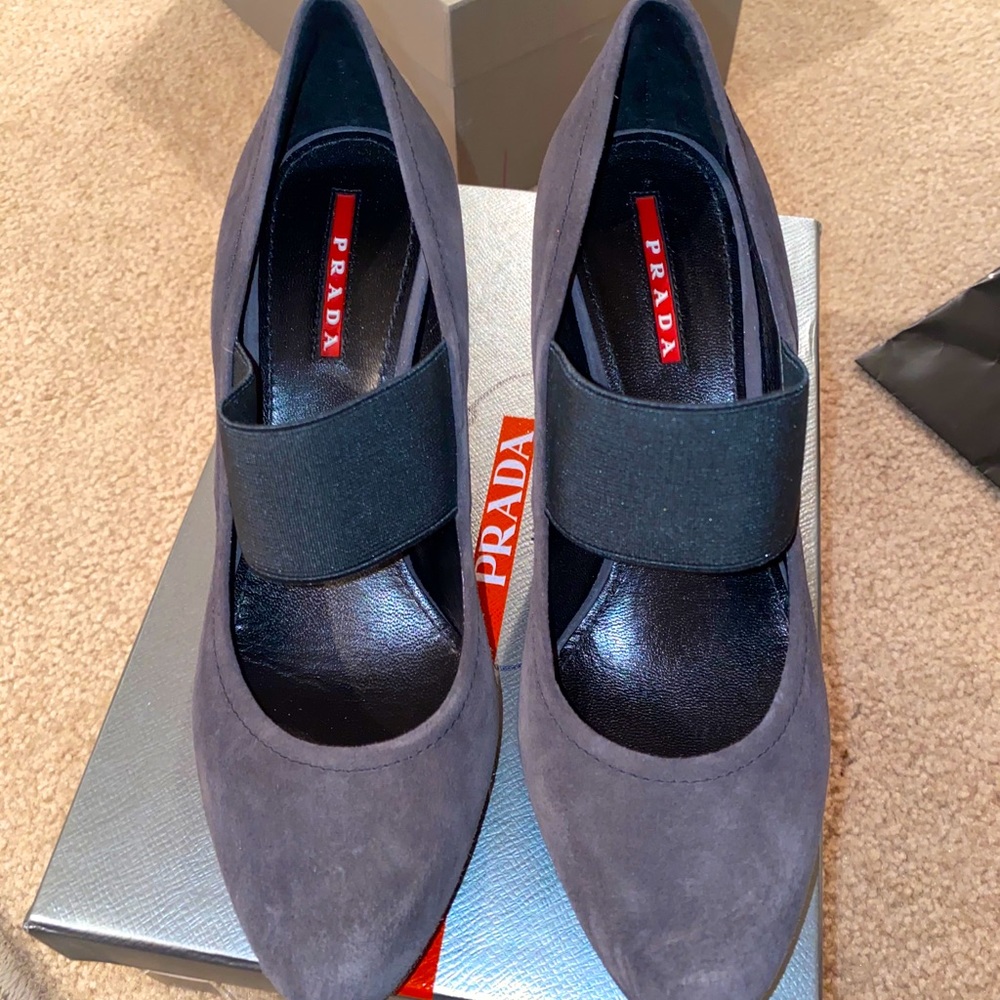 Prada Scamosciato Women’s wedges!